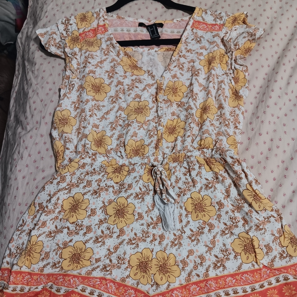 Forever 21 Yellow and Orange Floral Romper Size Medium
